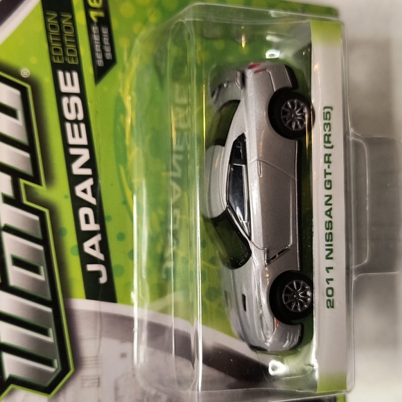 D7 GREENLIGHT  2011 NISSAN GTR R35 MOTOR WORLD - Picture 3 of 3